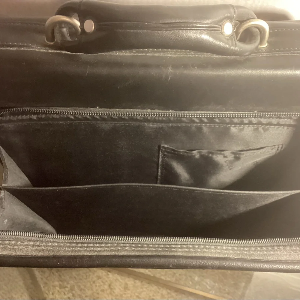 DELLS BLACK LEATHER LAPTOP BAG